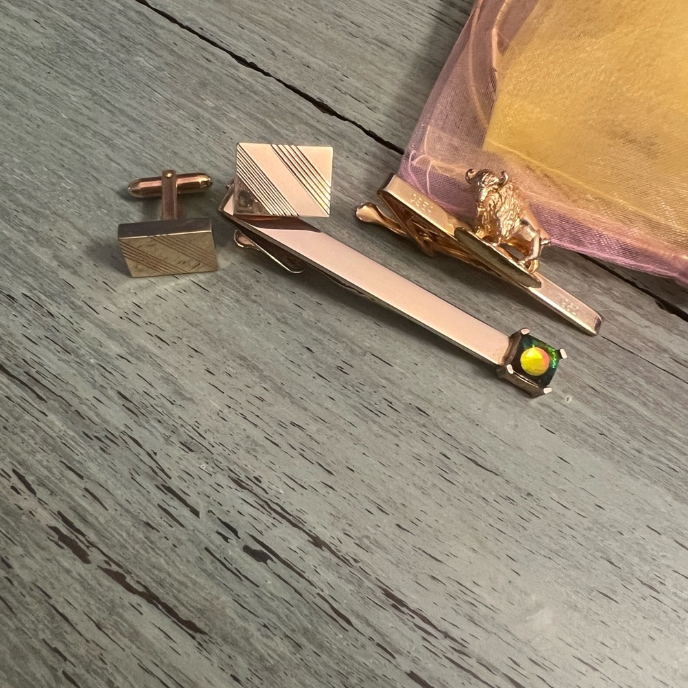 Elegant Gold Men's Accessory Set